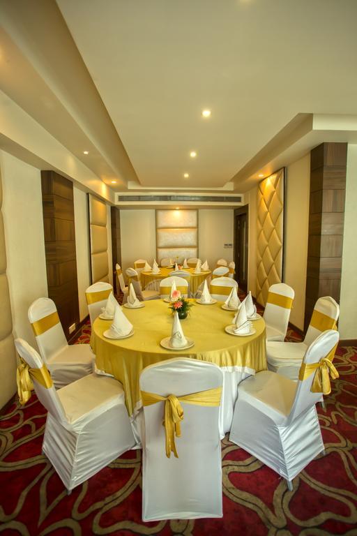 Hotel Sarovar Portico- 4*