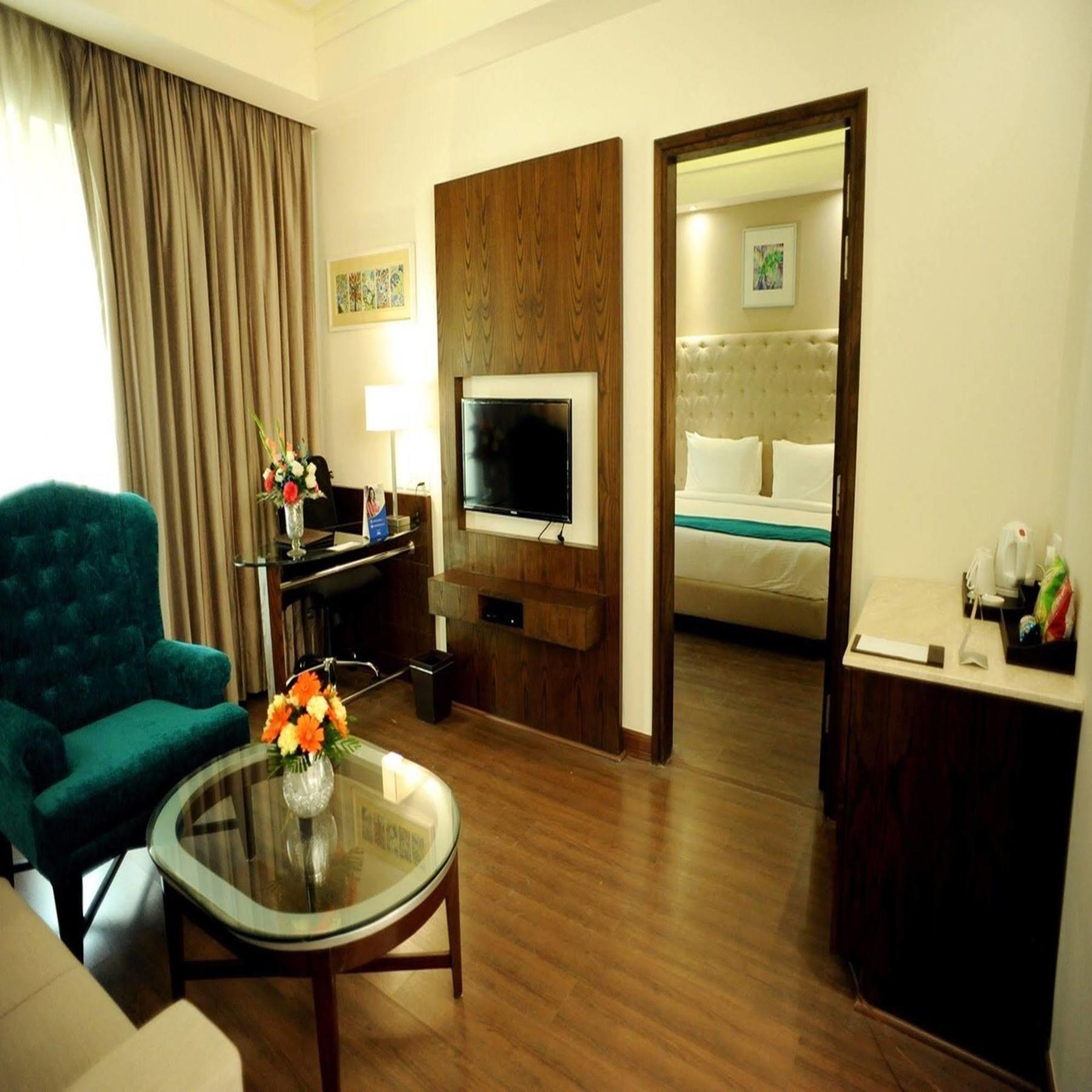 Hotel Sarovar Portico-