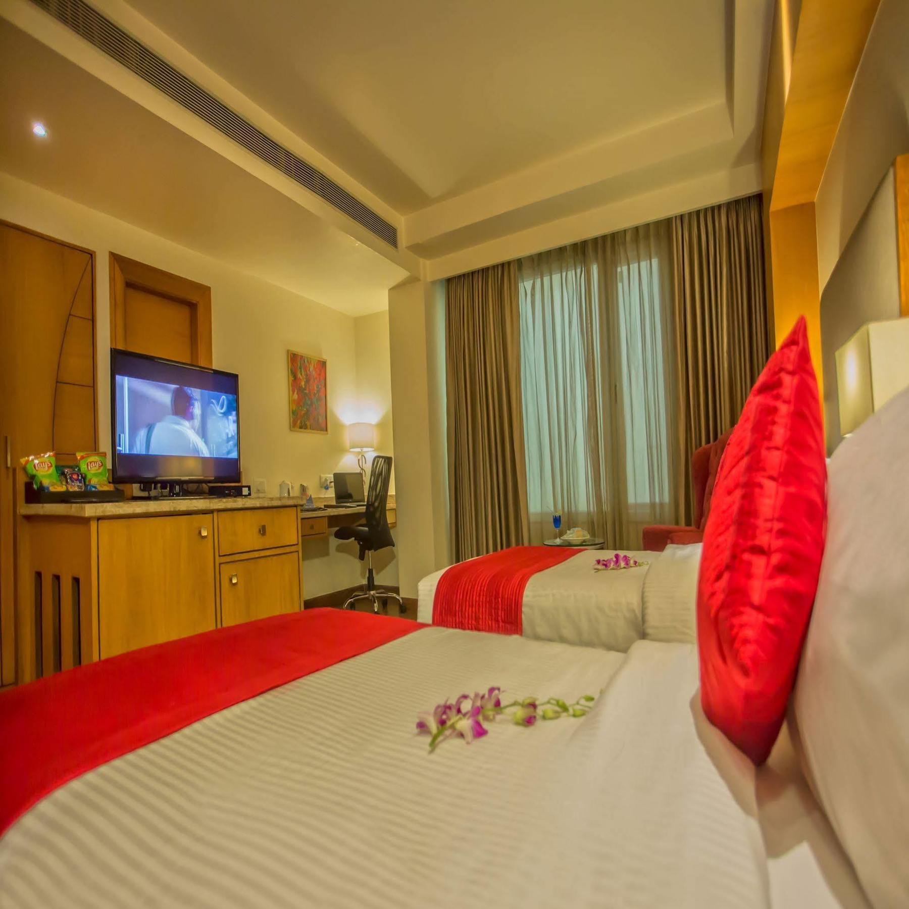 Hotel Sarovar Portico- 4*