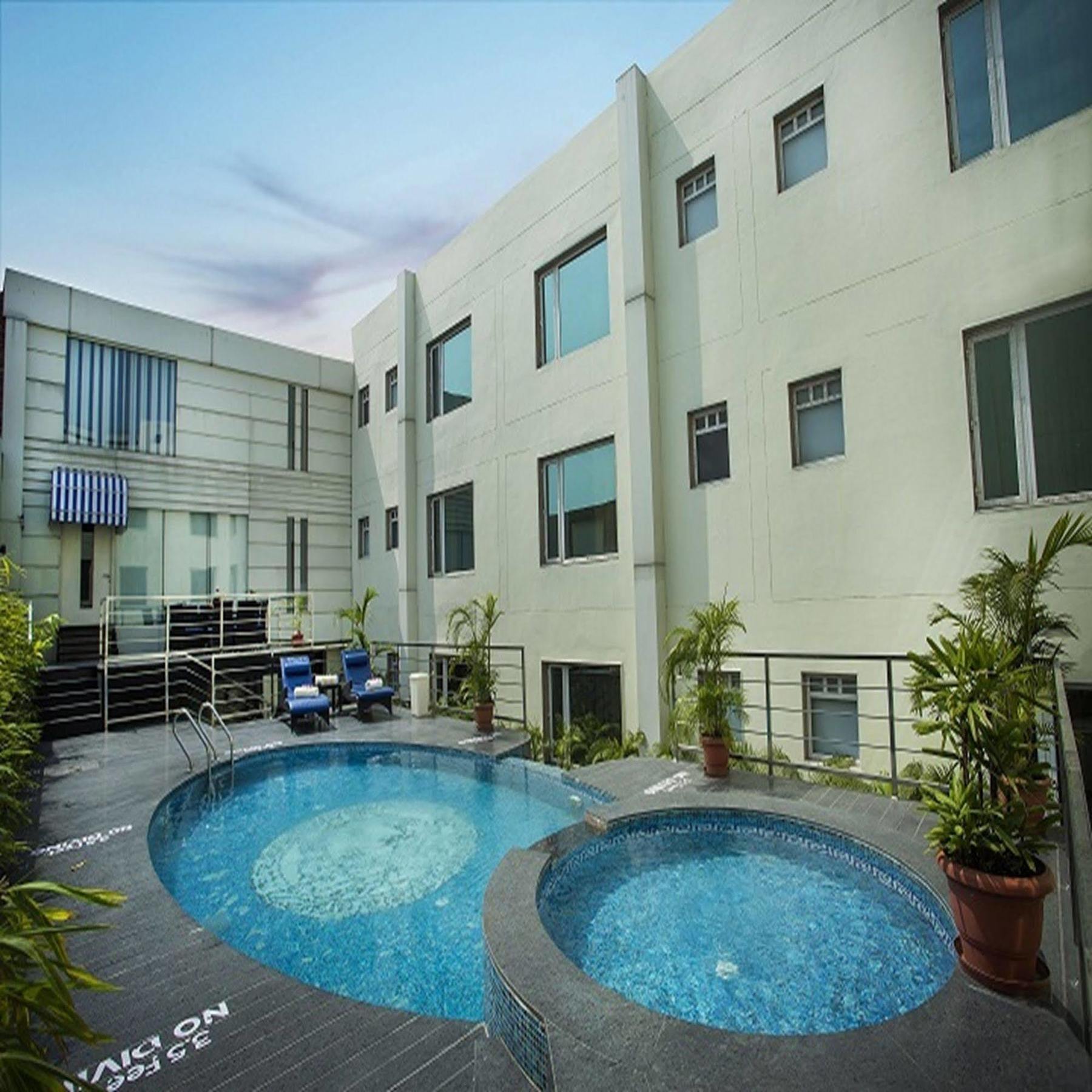 Sarovar Portico- 4*
