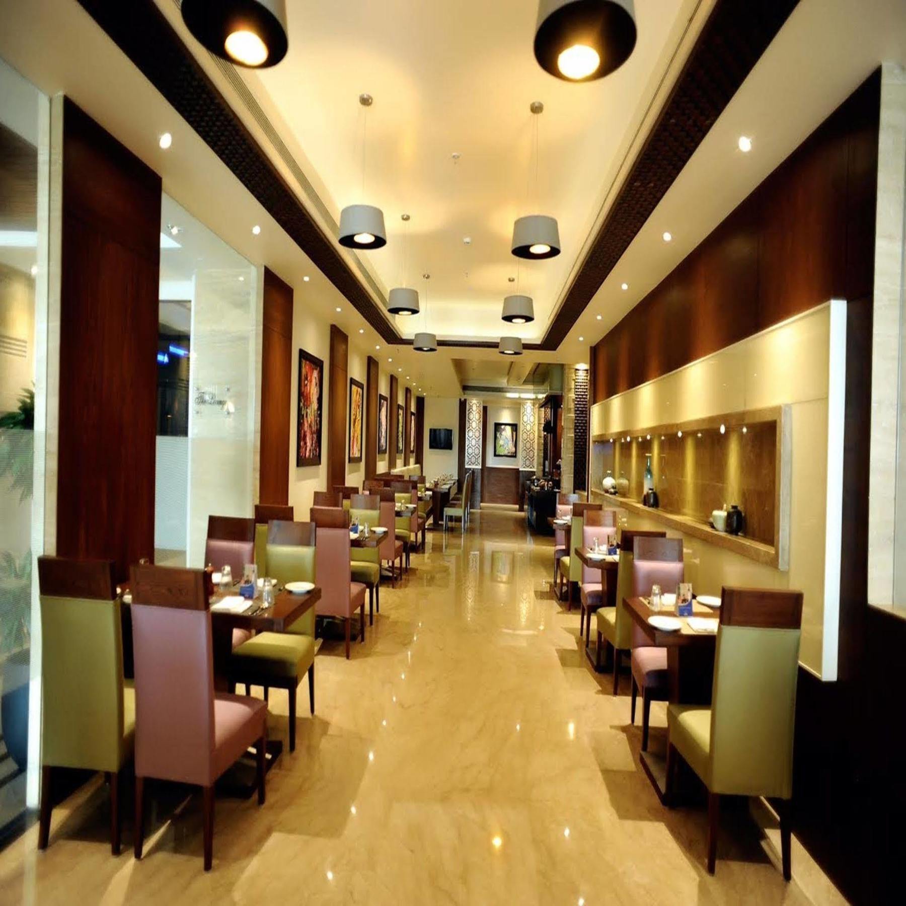 Hotel Sarovar Portico-