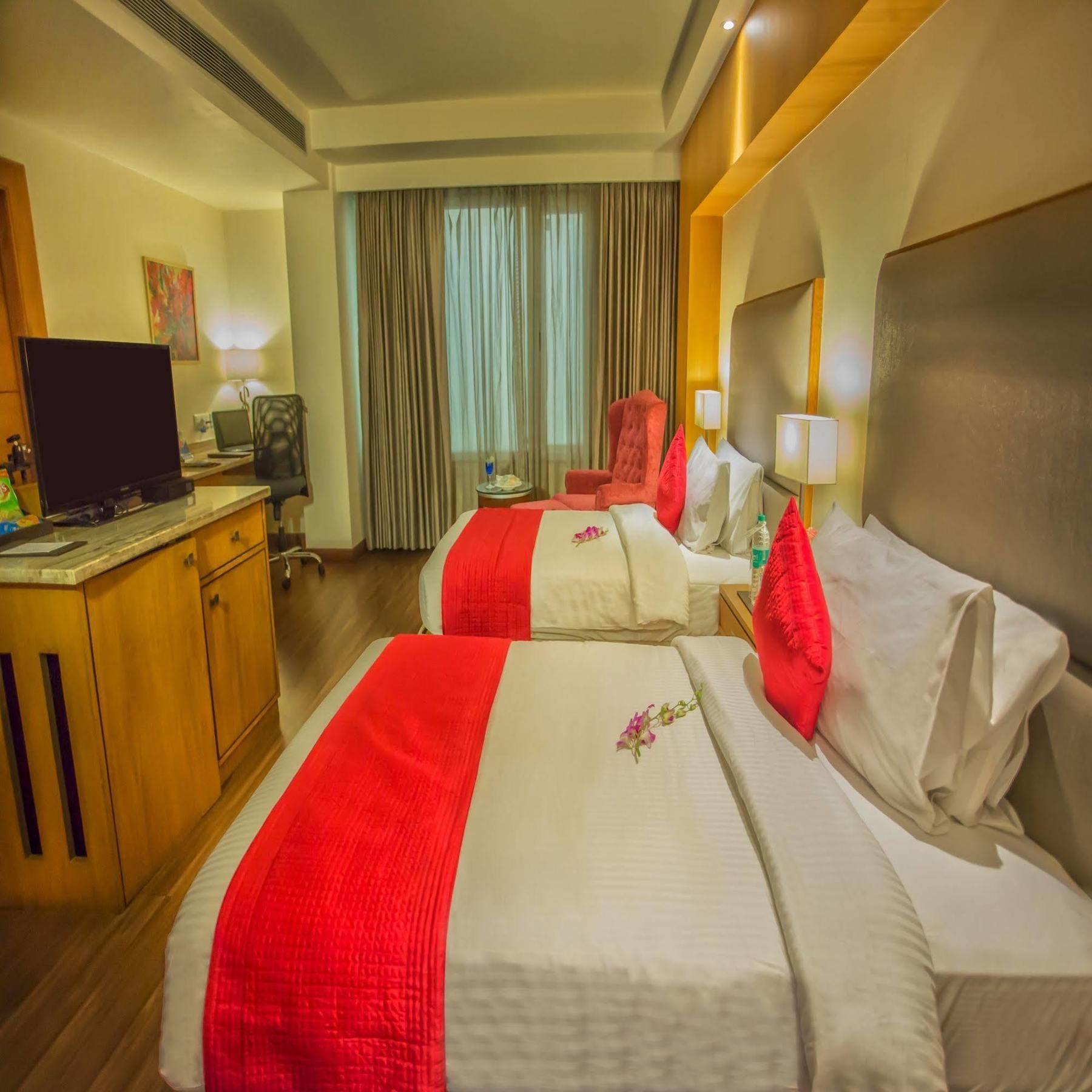 Sarovar Portico- 4*