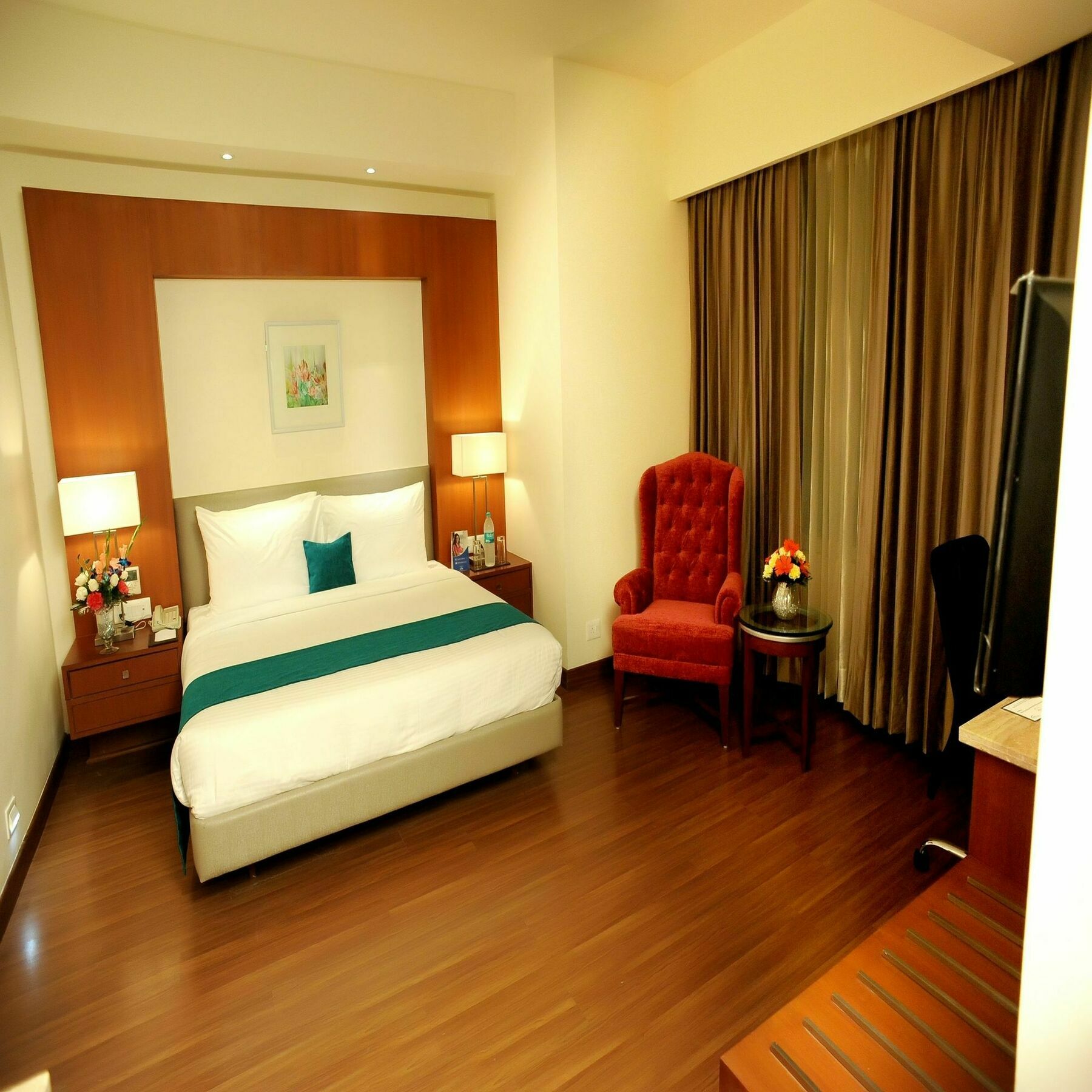 Sarovar Portico- 4*